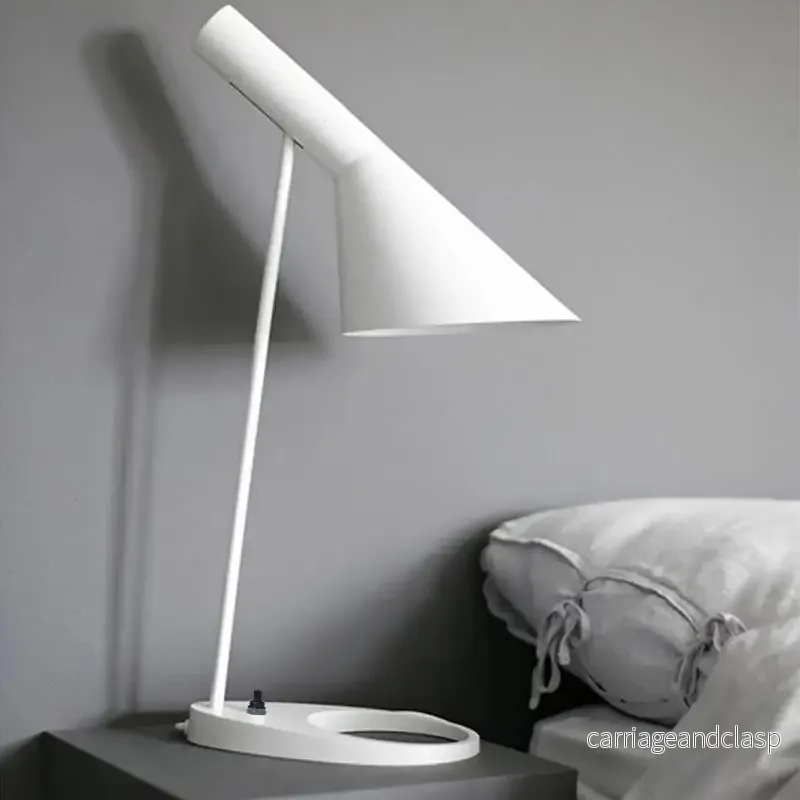 Bordslampa med modern metallesign | Veska - Bild 3