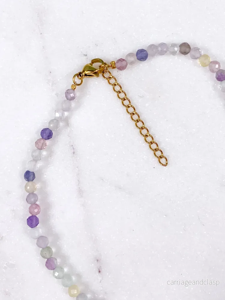 Halsband med fasetterat regnbågsfluorit - Bild 3