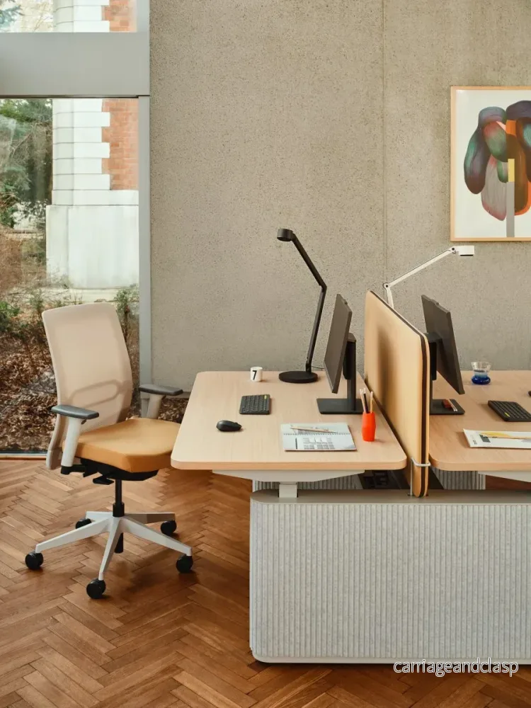 Ogi Drive Bänkskrivbord med filtpaneler Ogi Drive Bänkskrivbord med filtpaneler