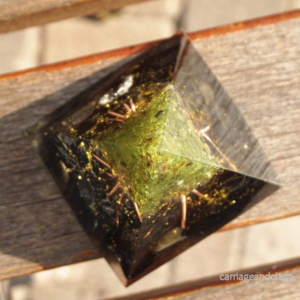 Peridot & Obsidian Livets Träd Orgone Pyramide | Veska - Bild 3