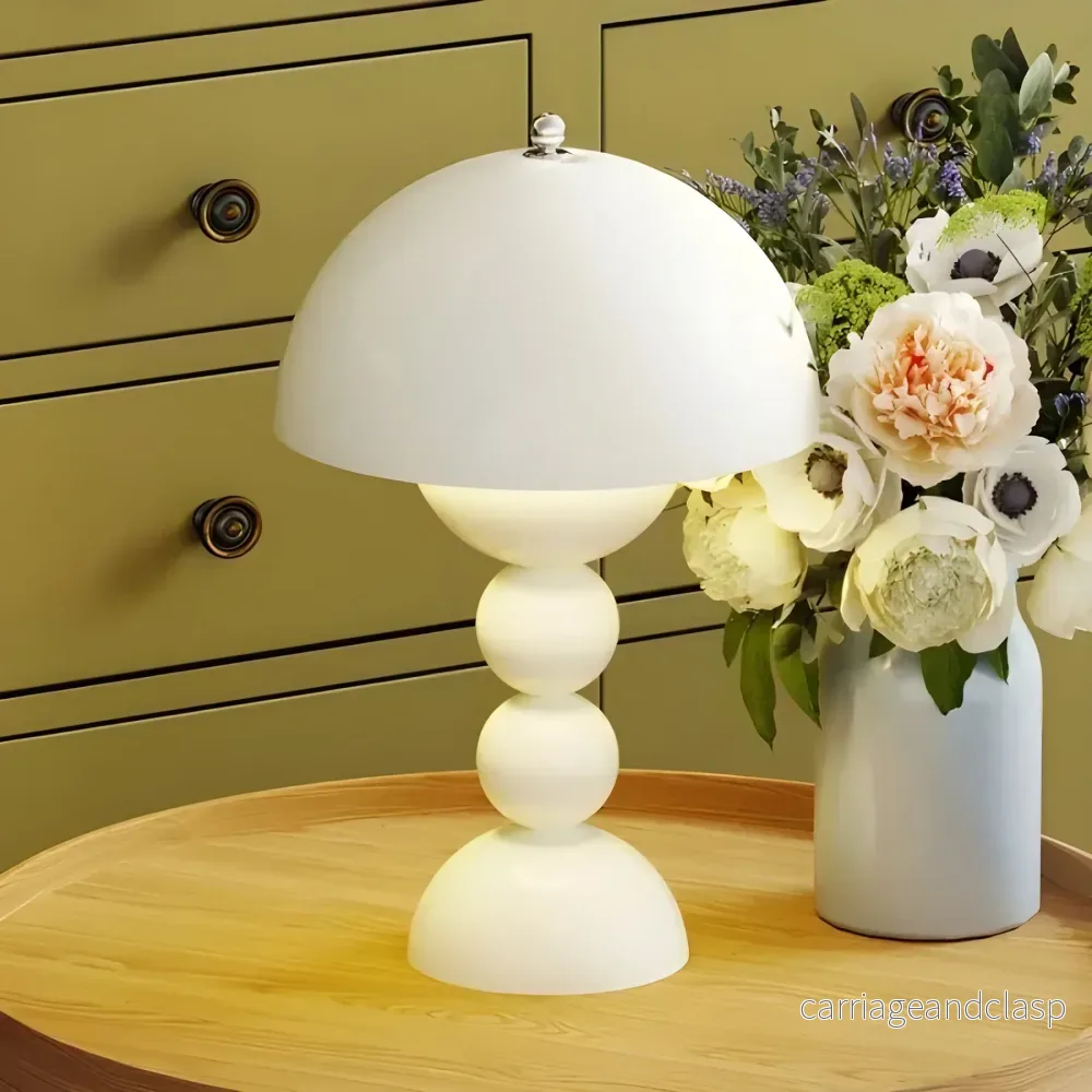 Modern Bordslampa i Skandinavisk Design med Guld Accenter | Veska - Bild 2