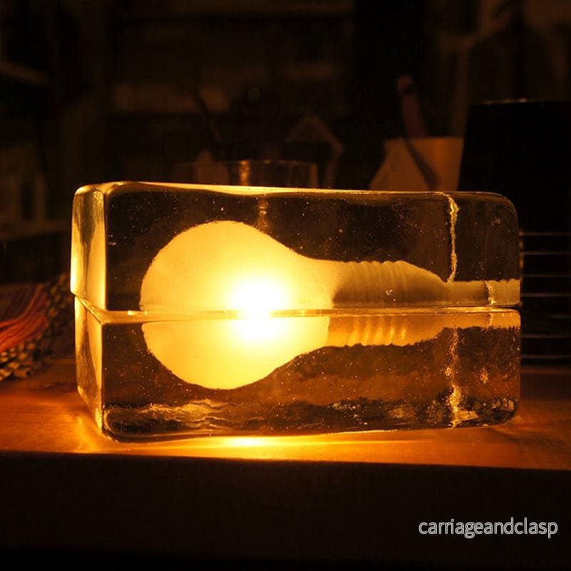 BrightCube – Minimalistisk Bordslampa med Transparent Glasruta | Veska - Bild 3
