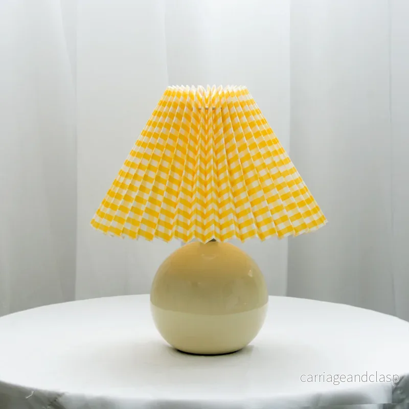 Veska | Tidlös Lumiere Vintage Bordslampa - Klassisk Design för Alla Utrymmen - Bild 2