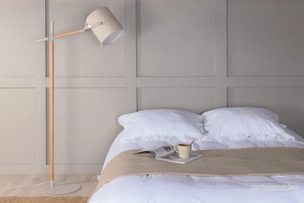 Dennis Golvlampa Beige Dennis Golvlampa Beige