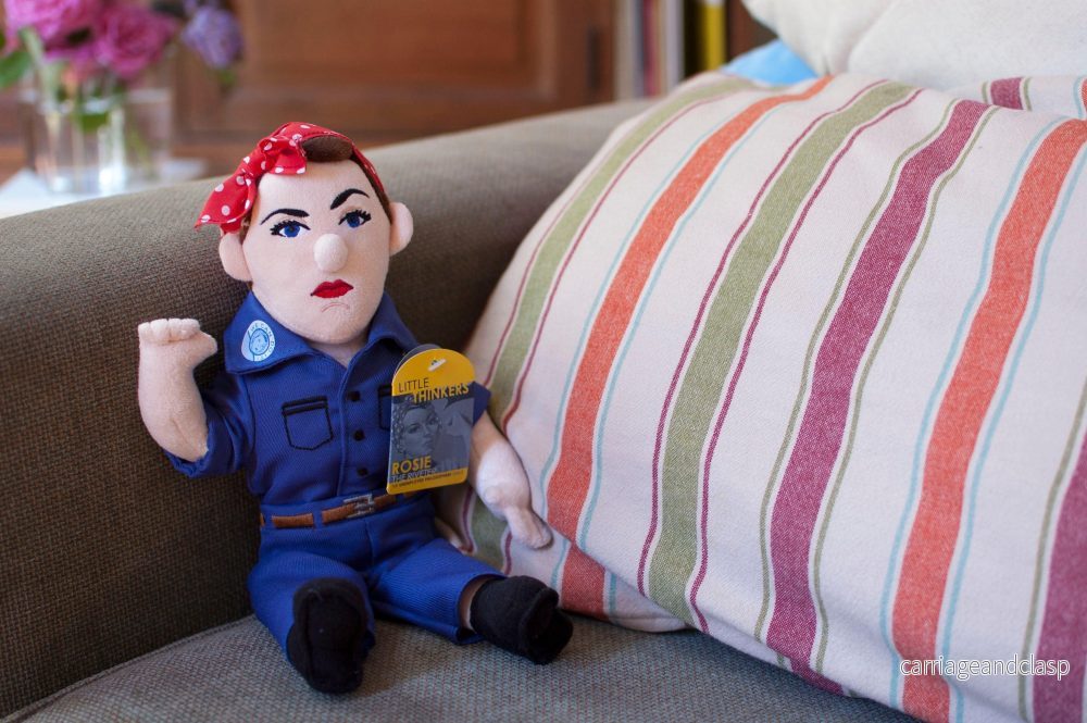 The Unemployed Philosophers Guild - Rosie the Riveter - Little Thinker Plysch Docka - Bild 3