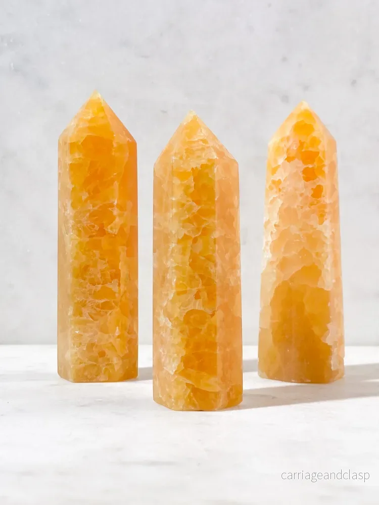 Ljus Orange Kalcit Torn